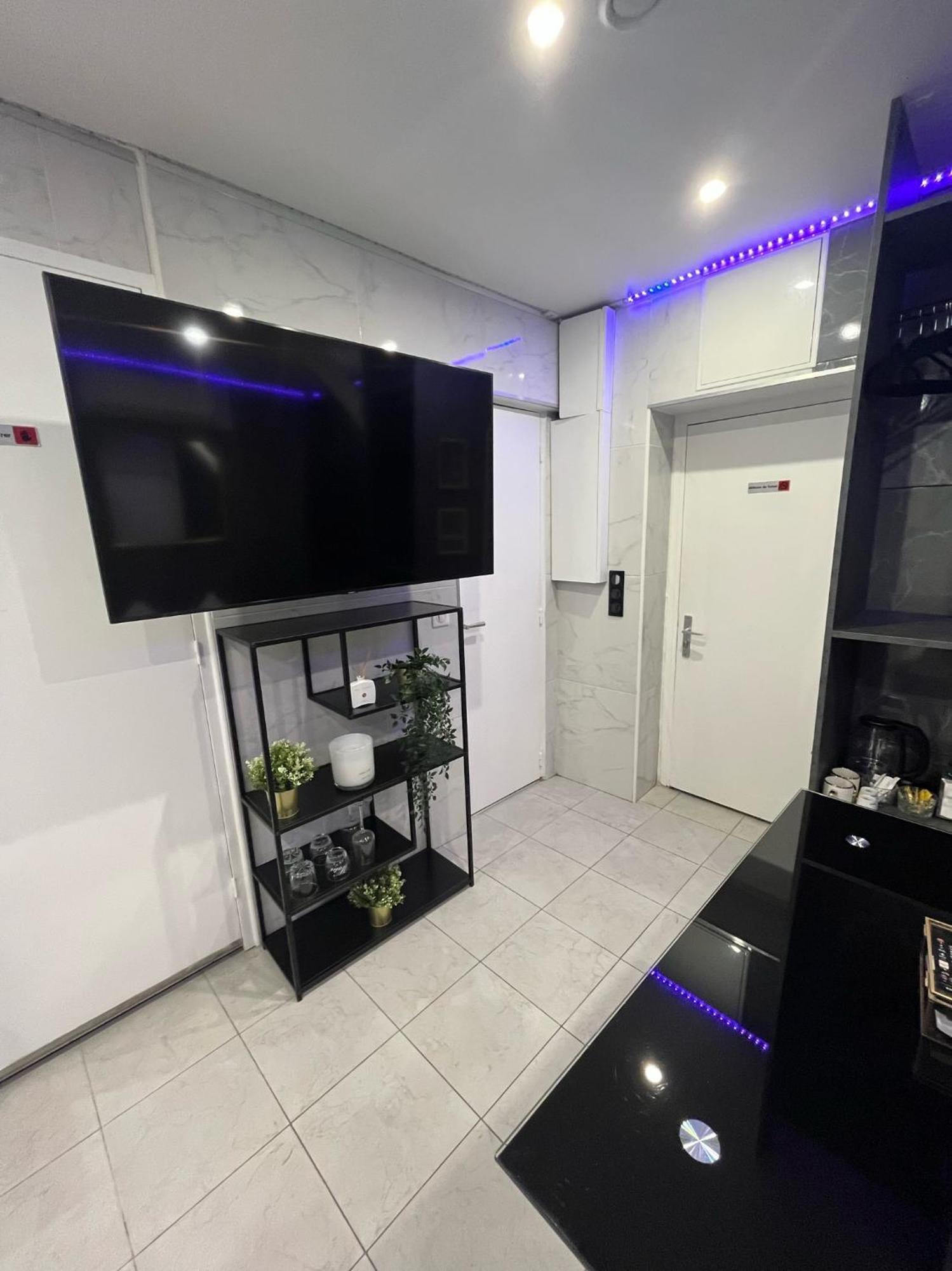 Room & Jacuzzi - Stade De France سان دوني المظهر الخارجي الصورة